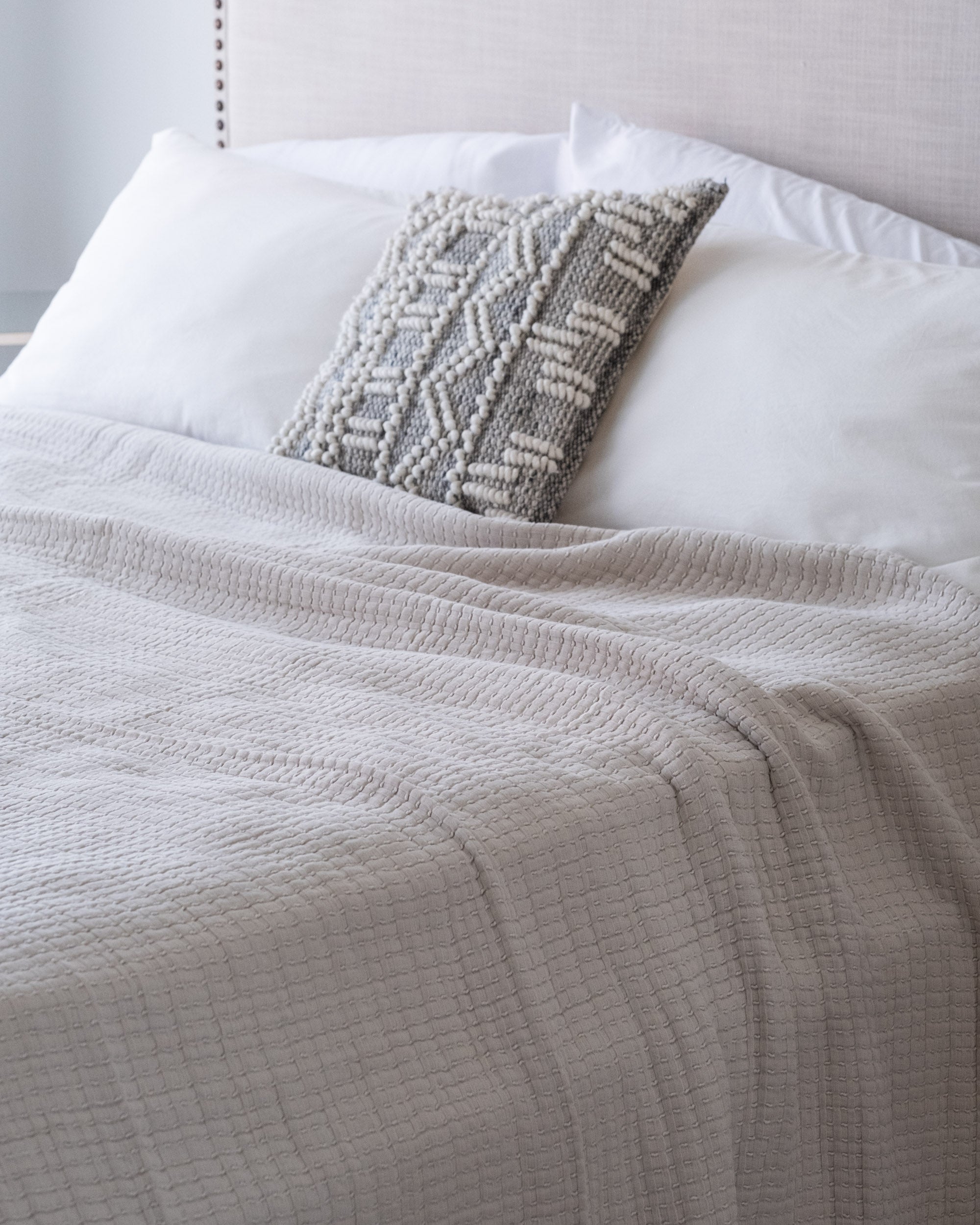 The Stitched Cotton Quilt in Bone