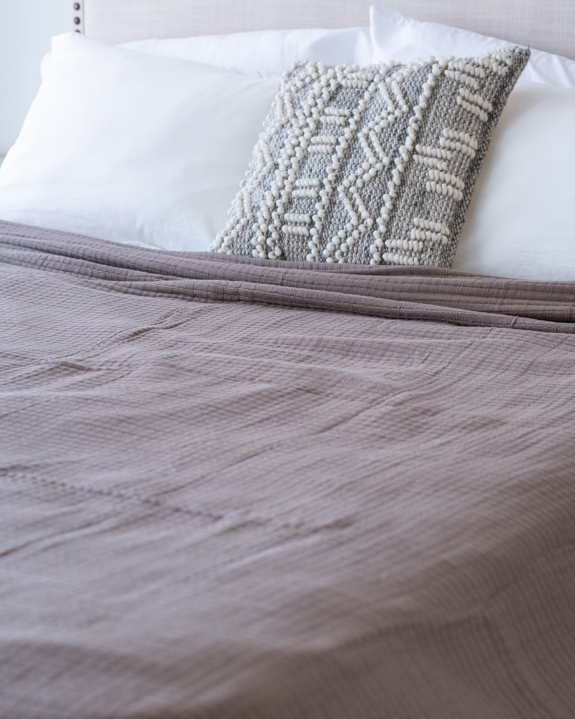 The Stitched Cotton Quilt in Chocolate