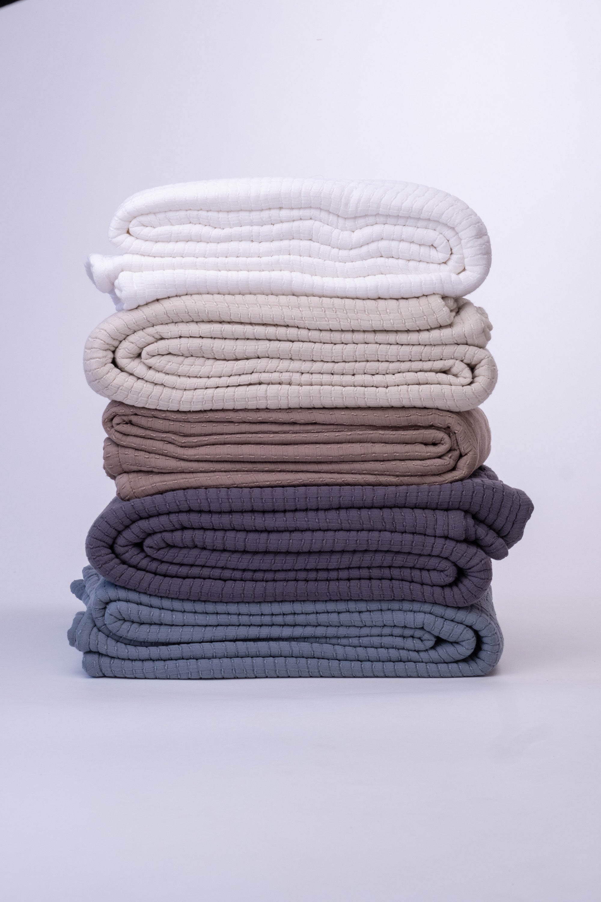 The Stitched Cotton Quilt in Bone