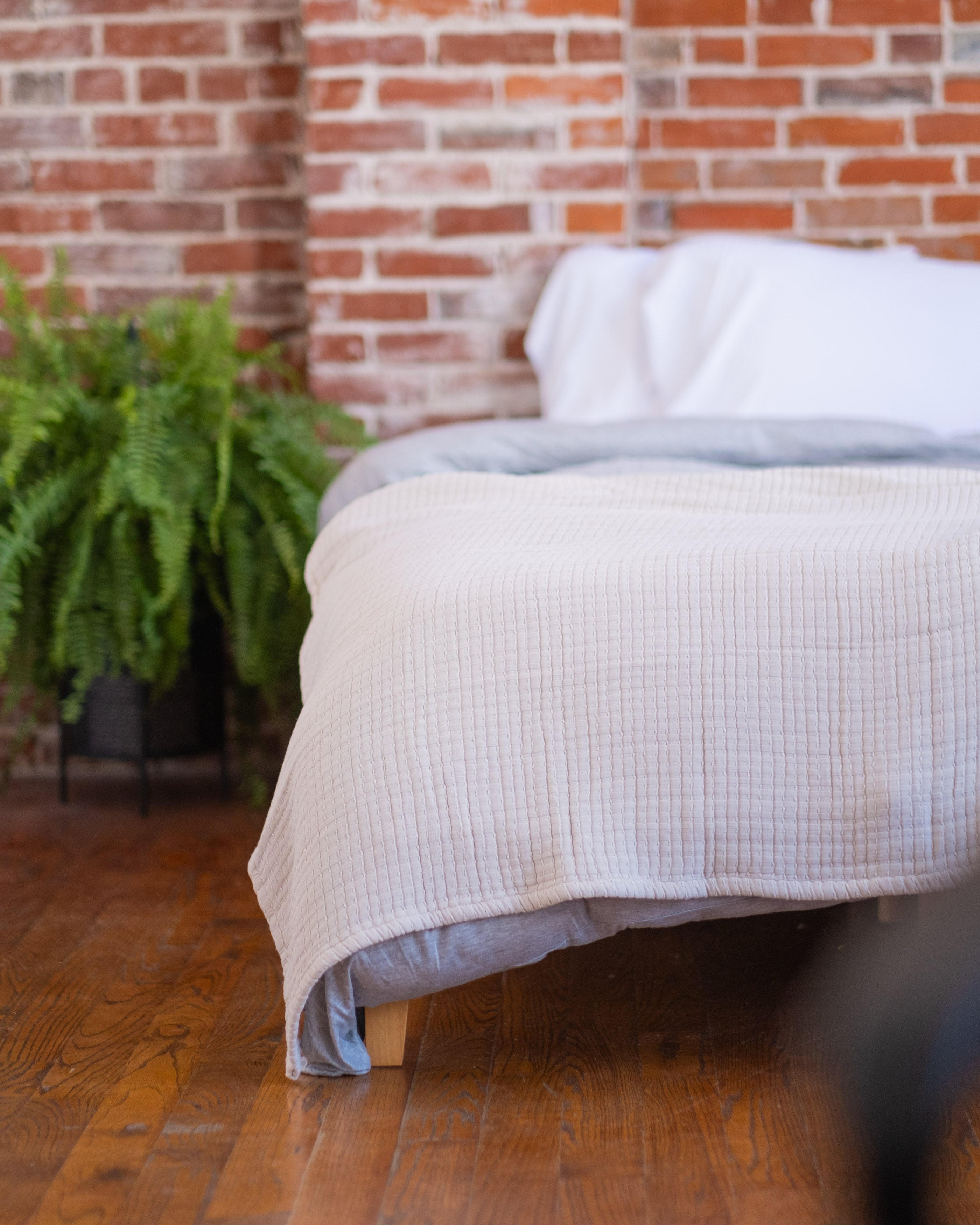 The Stitched Cotton Quilt in Bone