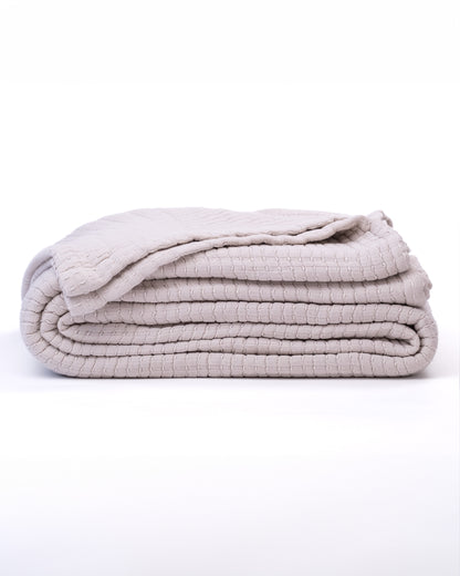 The Stitched Cotton Quilt in Bone