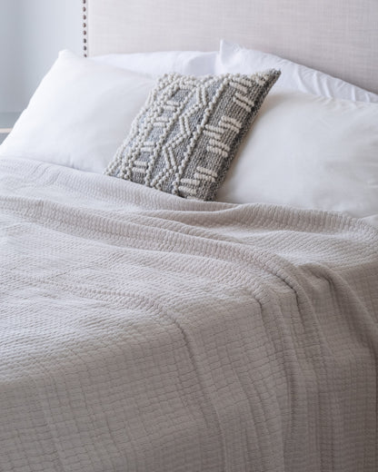The Stitched Cotton Quilt in Bone