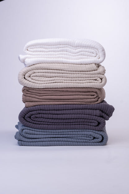 The Stitched Cotton Quilt in Bone