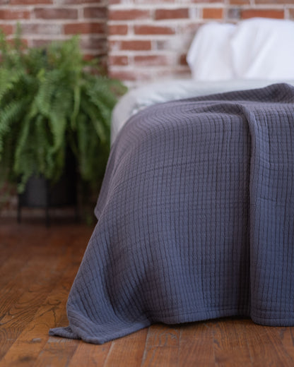 The Stitched Cotton Quilt in Charcoal