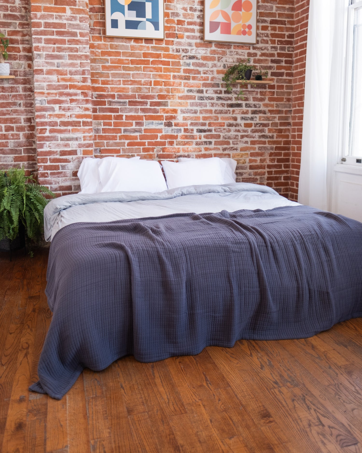 The Stitched Cotton Quilt in Charcoal