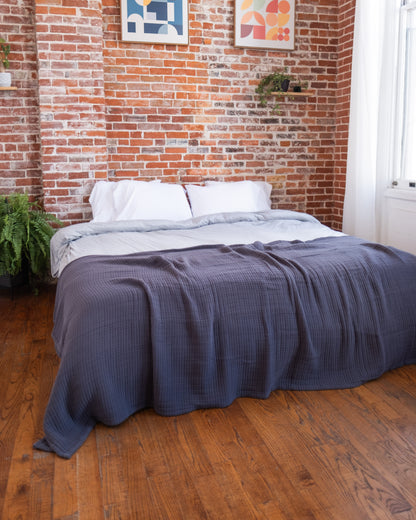 The Stitched Cotton Quilt in Charcoal