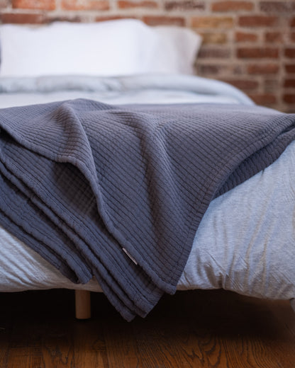 The Stitched Cotton Quilt in Charcoal