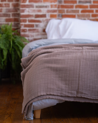 The Stitched Cotton Quilt in Chocolate